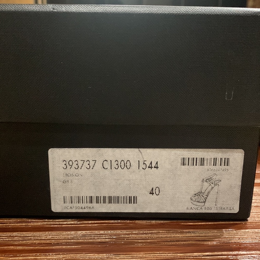 Designer shoes - Picture 2 of 5